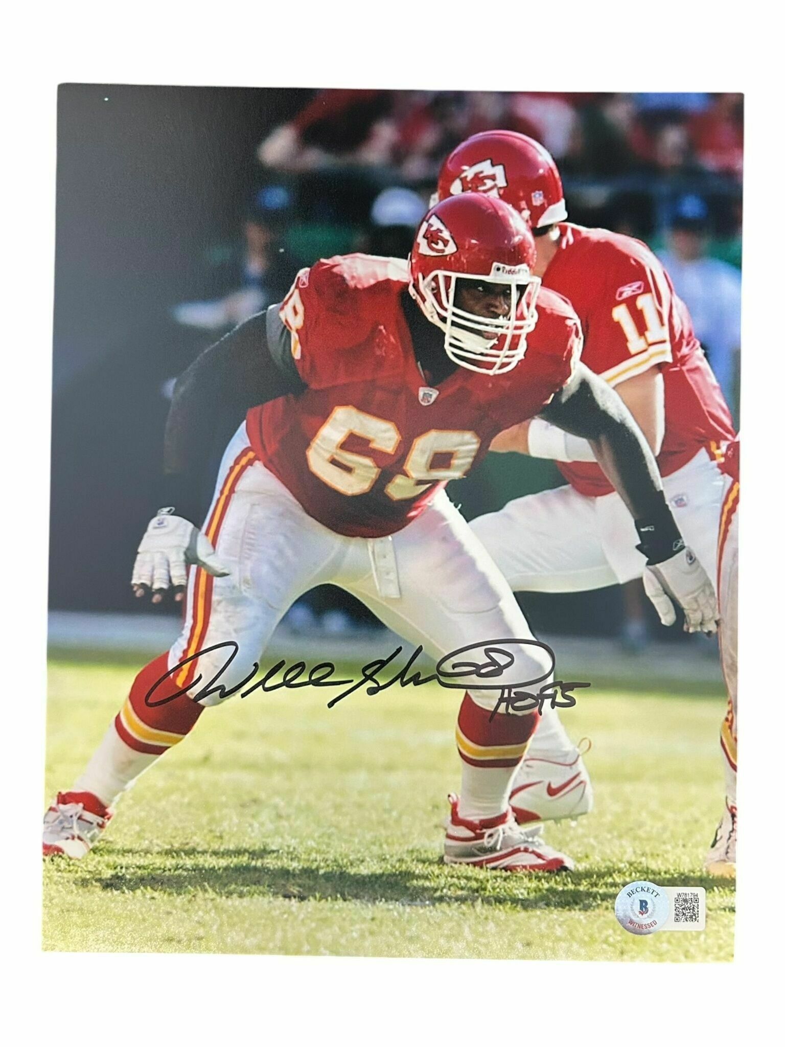 Will Shields Autographed 8x10 Photo Blocking with 'HOF 15' Inscription - Beckett Authentic