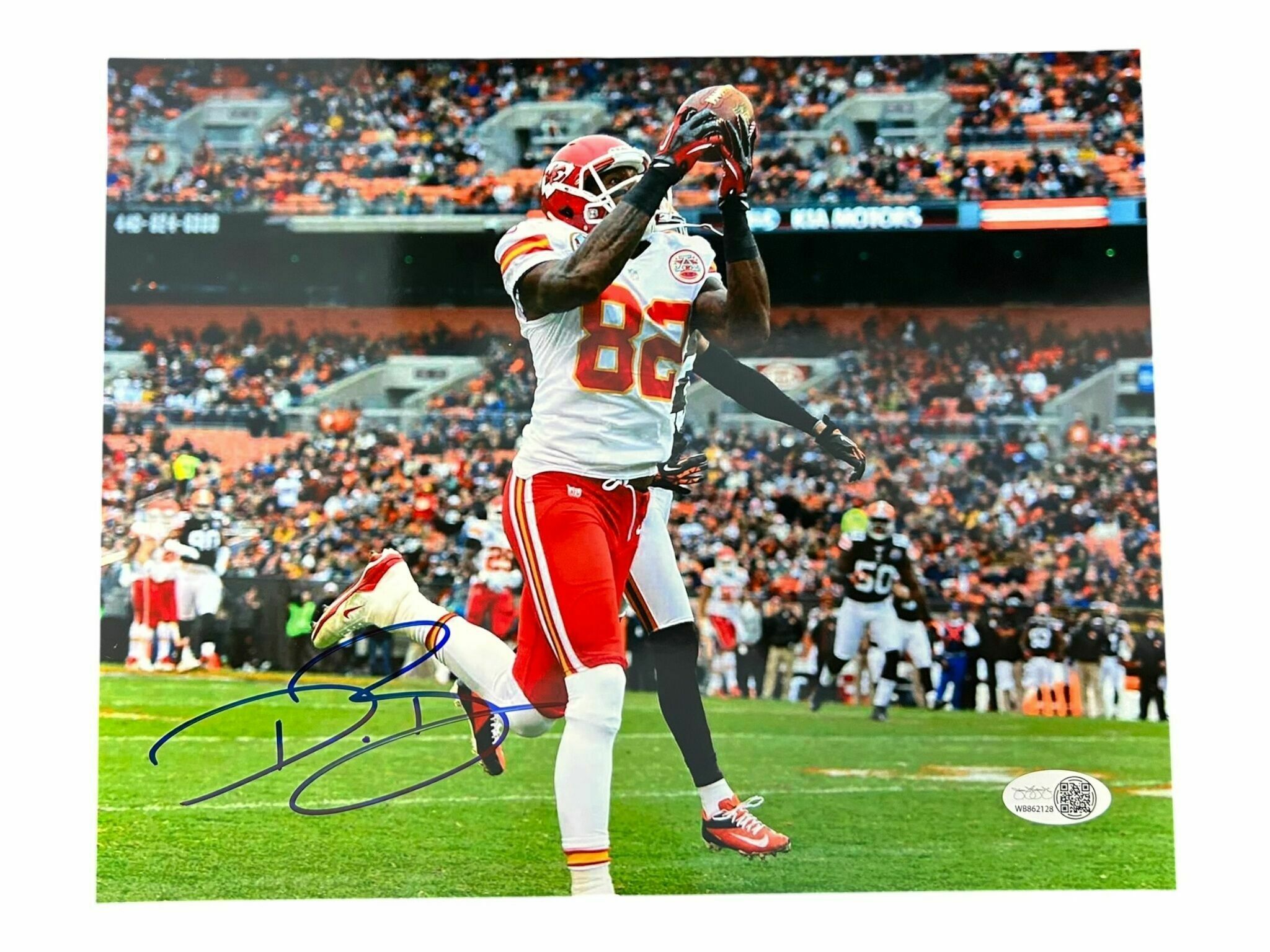 Dwayne Bowe Autographed 8x10 Photo Deep Catch - JSA Authentic