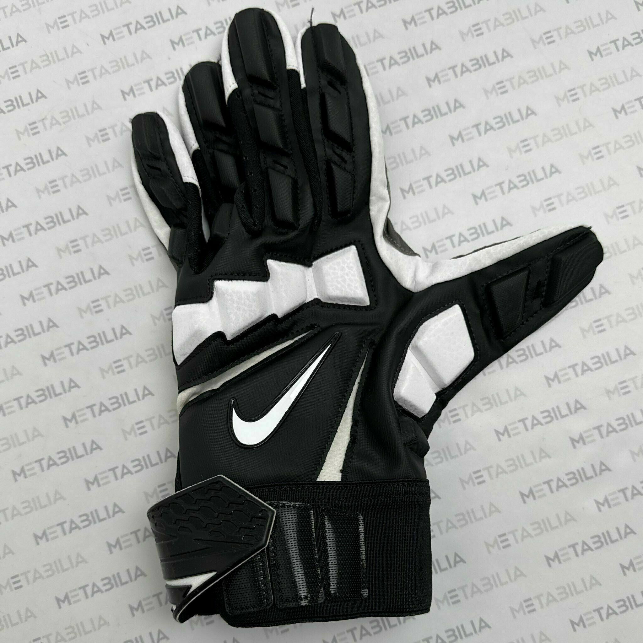 #62 Graham Barton Game Worn Glove 9/13 vs Bengals
