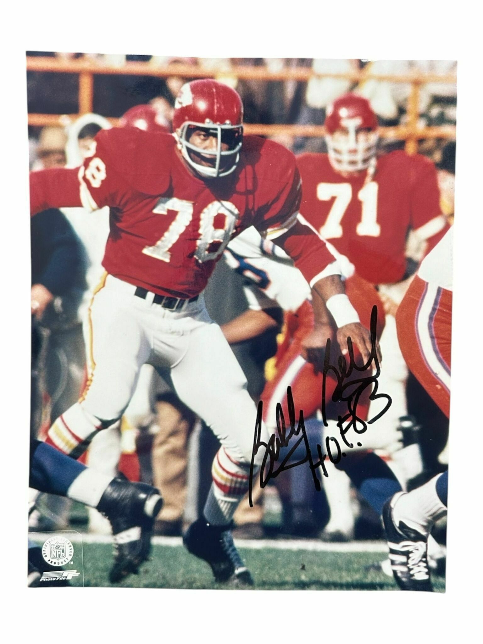 Bobby Bell Kansas City Chiefs Autographed 8x10 Photo with 'HOF '83' Inscription - SC Authentic