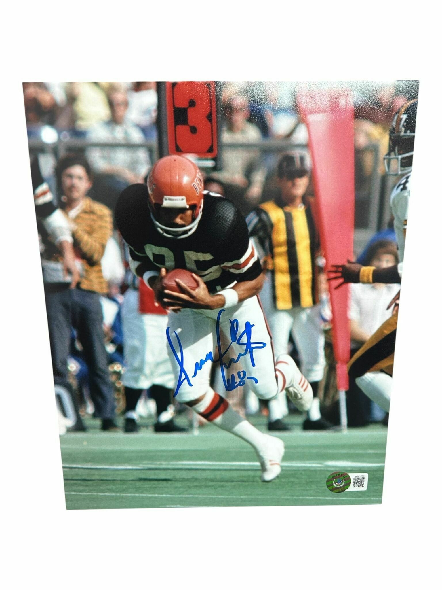 Isaac Curtis Autograph 8x10 Vs. Steelers - Beckett Authentic