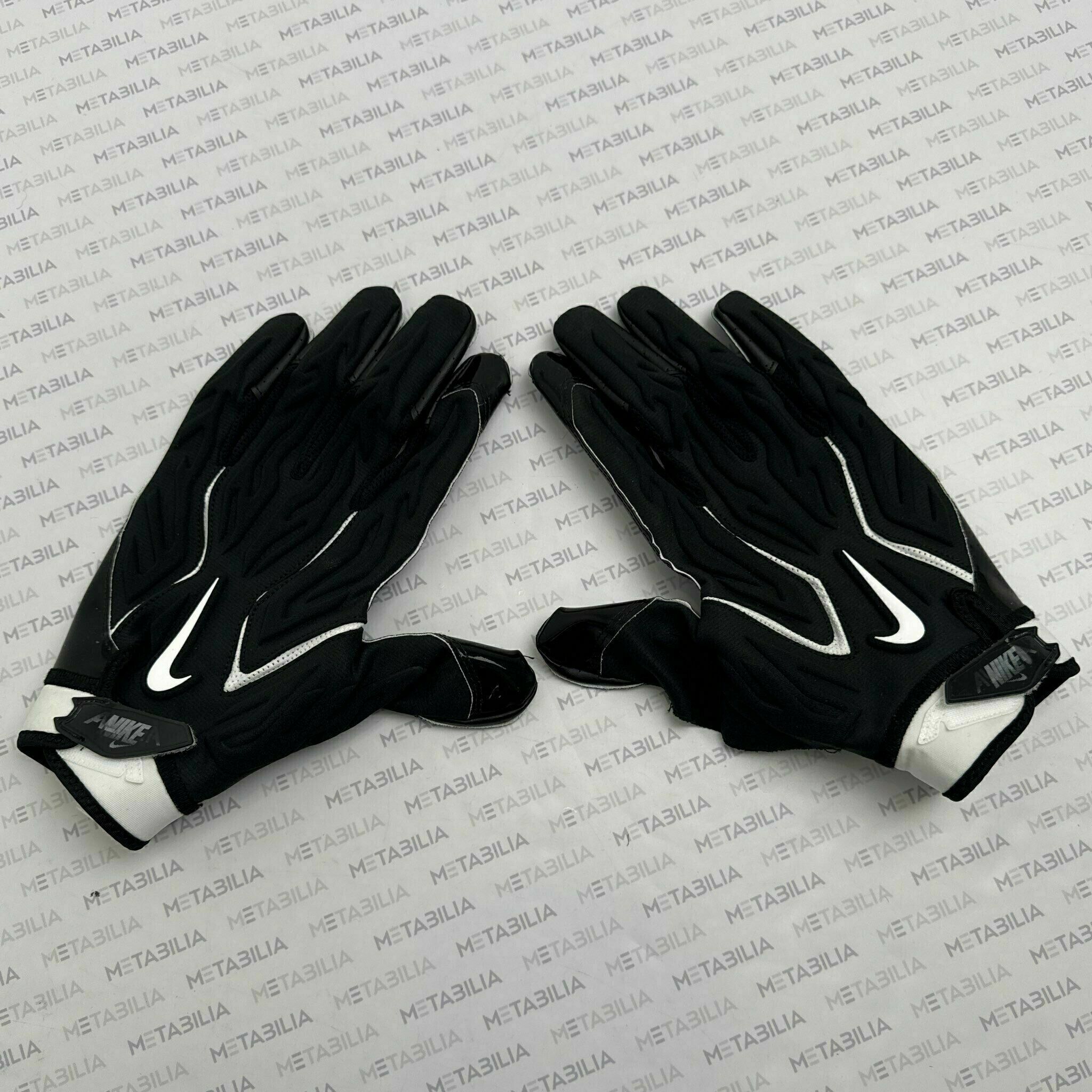 #98 Nelson Game-Worn Gloves vs Vikings