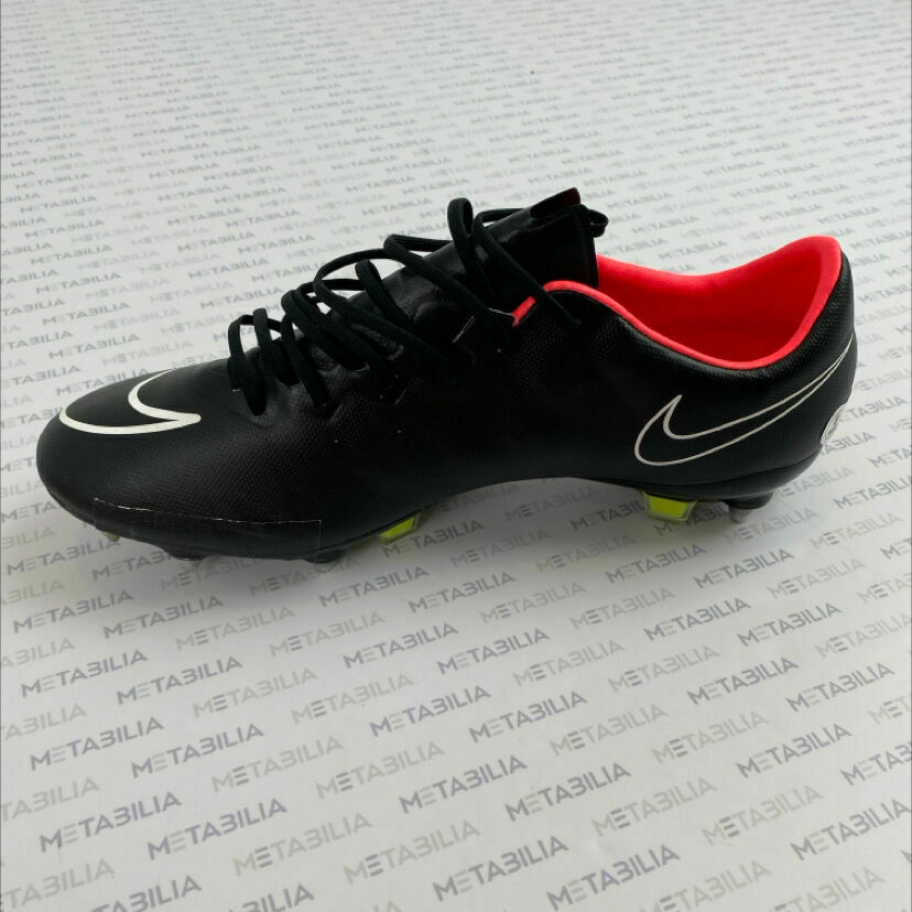 #9 Tucker Signed & Inscribed Game-Worn Single Right Cleat