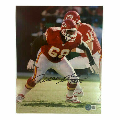 Will Shields 8x10 Photo Standing Ready in Red Jersey w/HOF 15 Inscription - Beckett 106431