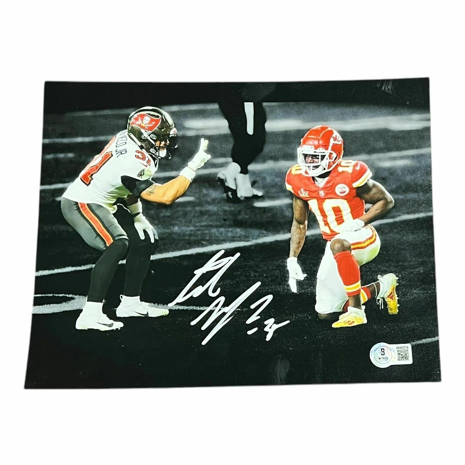 Antoine Winfield Jr. Autographed Spotlight Throwing Deuces 8X10 Photo - Beckett