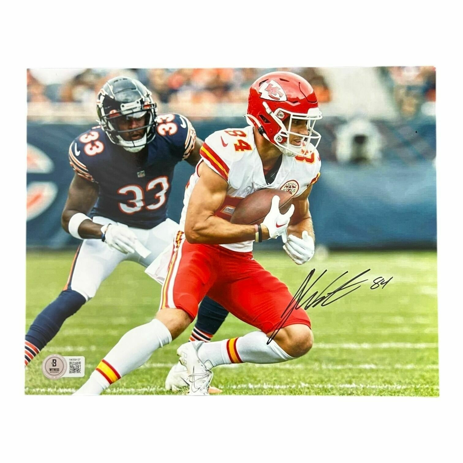 Justin Watson Autographed 8x10 Photo Vs. Bears - Beckett Authentic