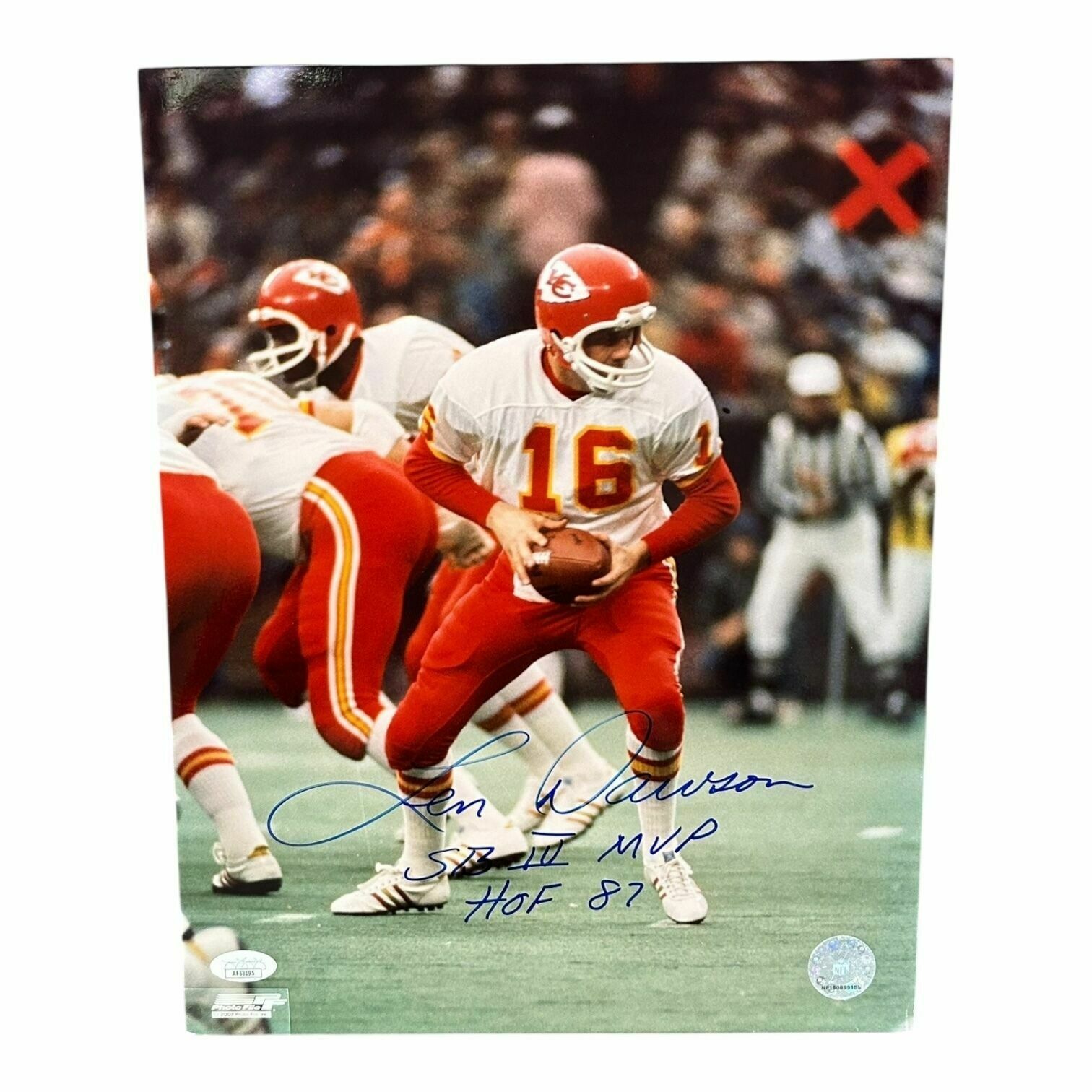 Len Dawson Autographed 11x14 Photo Hand Off with 'SB IV MVP' & 'HOF 87' Inscription - JSA Authentic