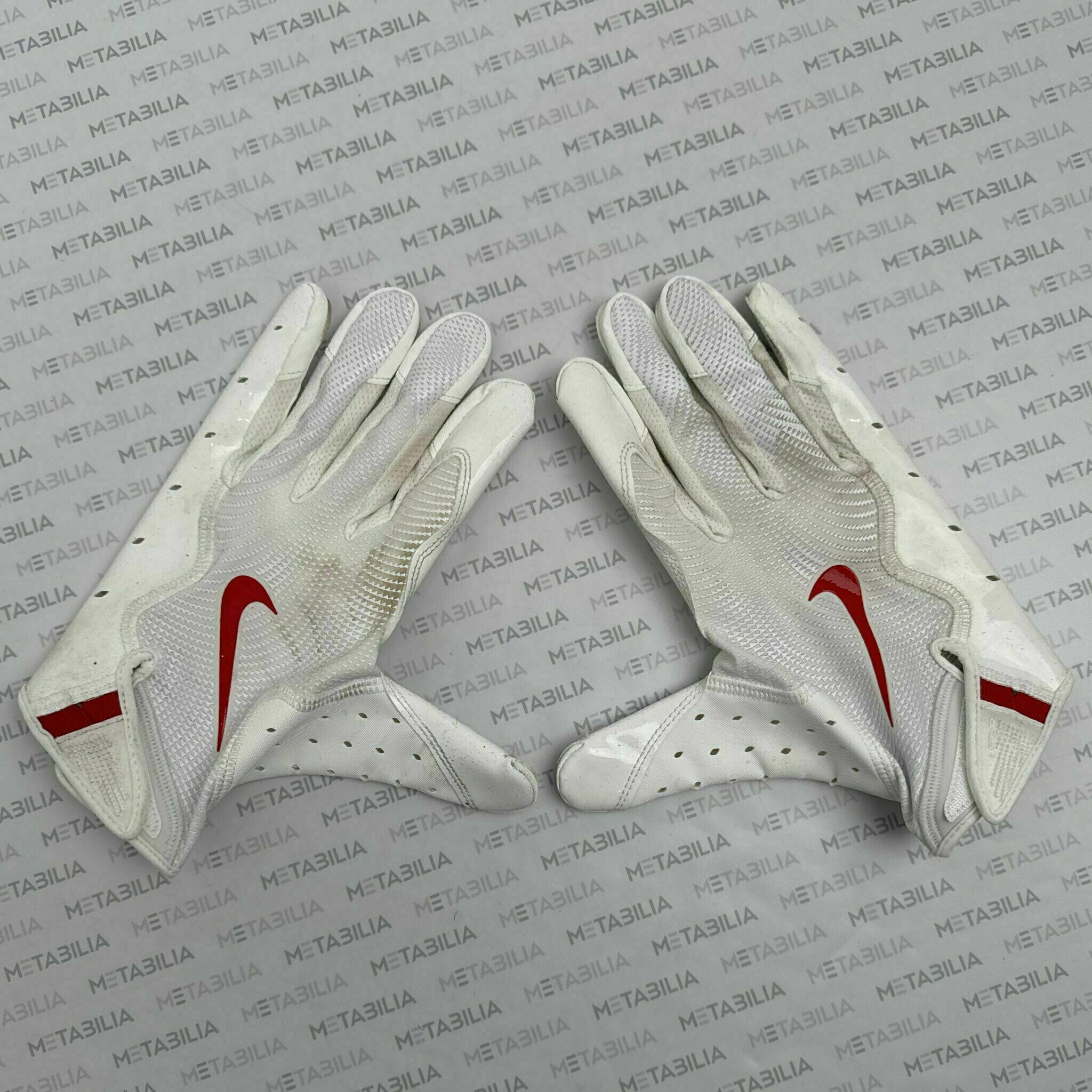 #29 HUNT Game-Worn Gloves vs TEN