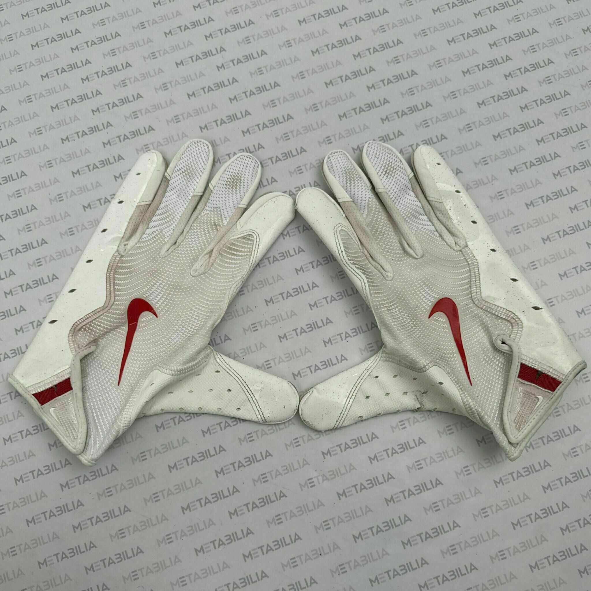 #32 BOLTON Game-Worn Gloves vs TEN