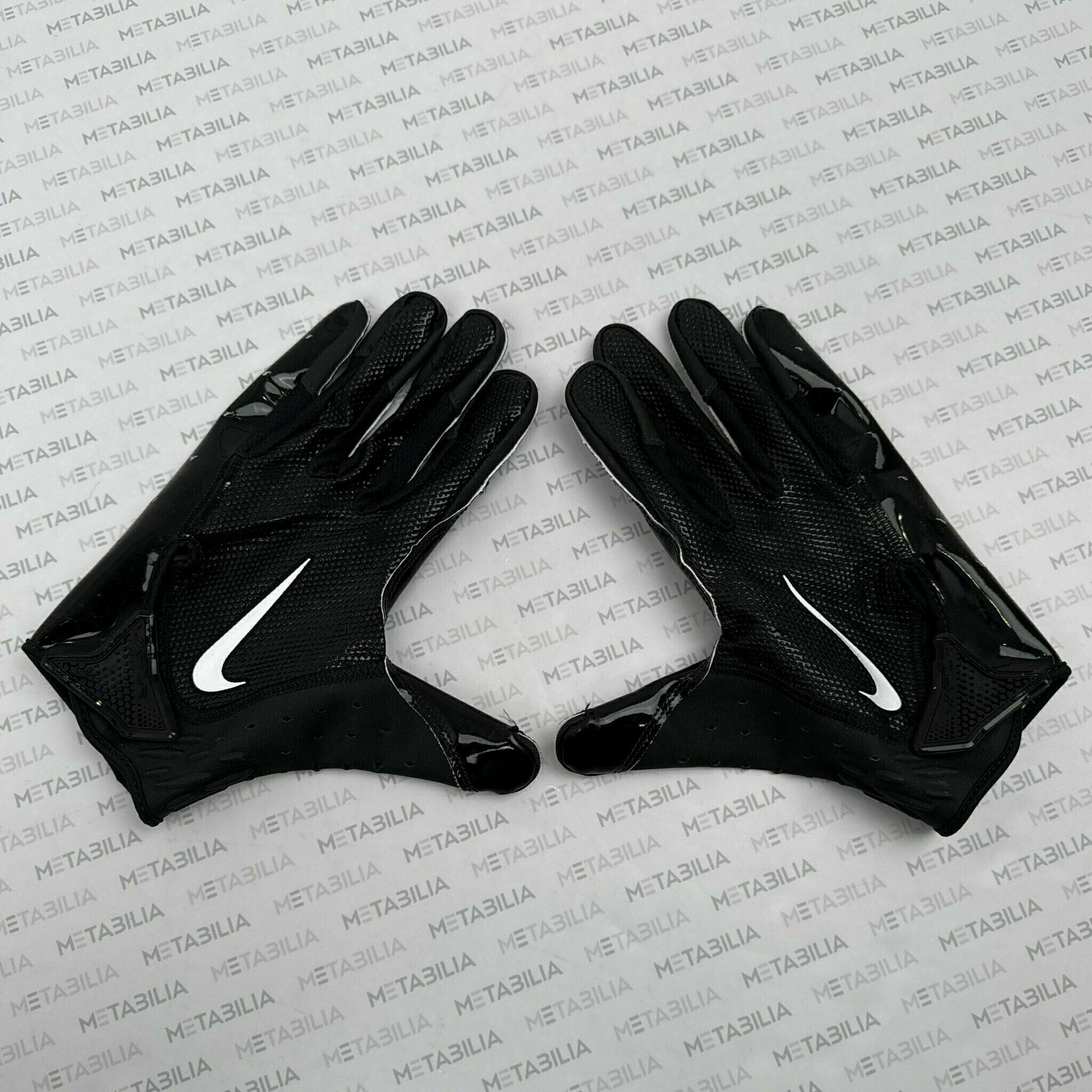 #21 Nick Chubb Game-Worn Gloves vs Chargers
