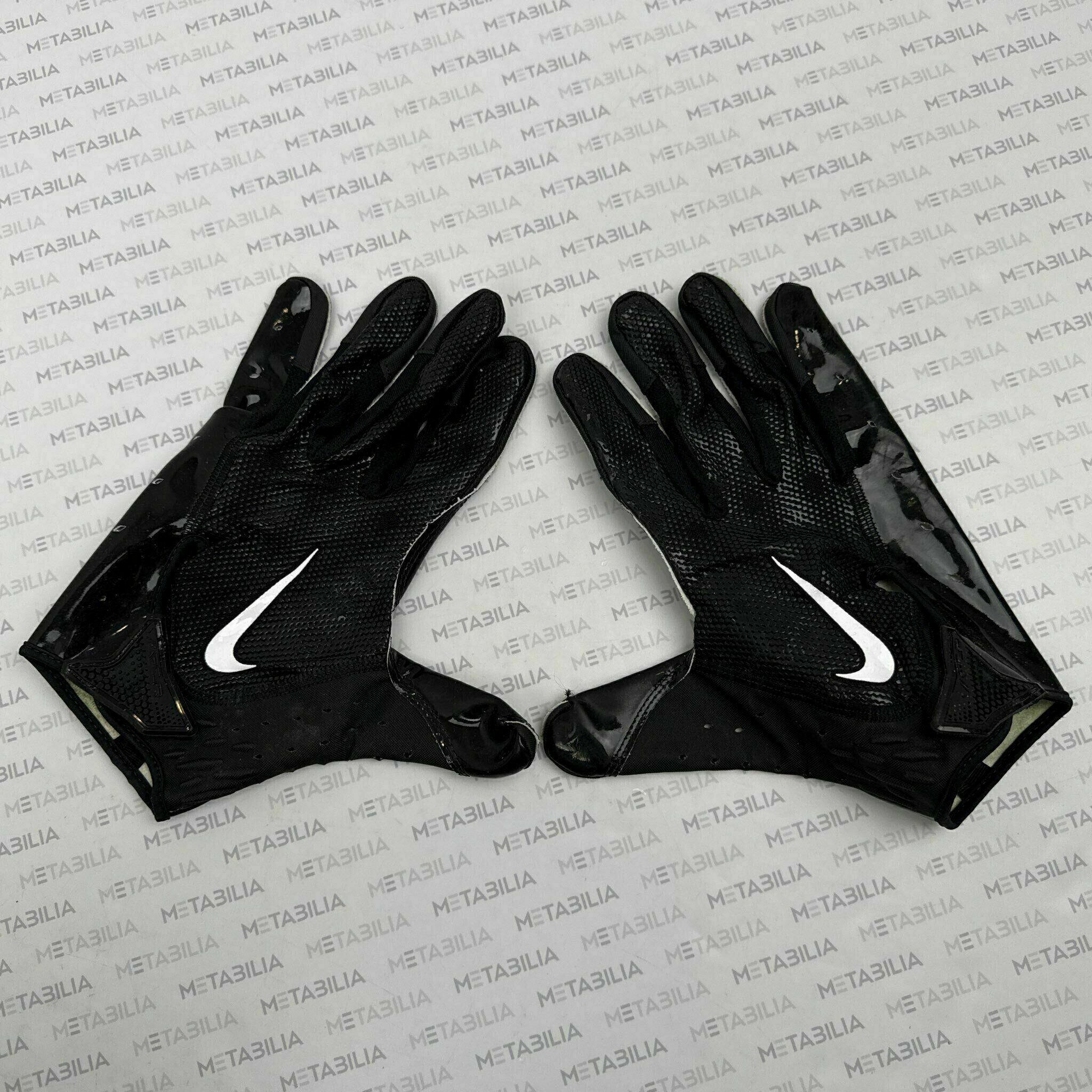 Dre'Mont Jones Game-Worn Gloves vs Browns