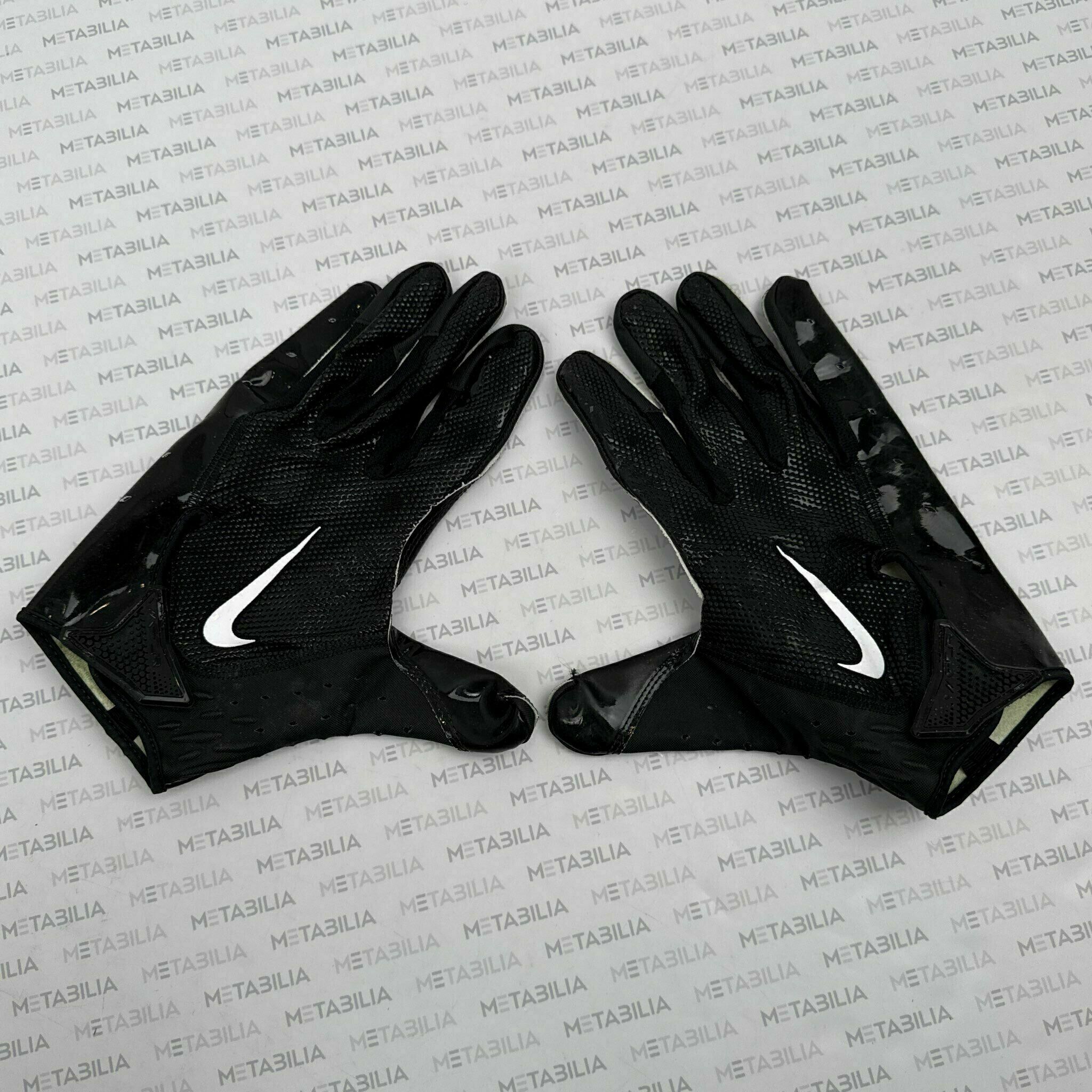Dre'Mont Jones Game-Worn Gloves vs Browns