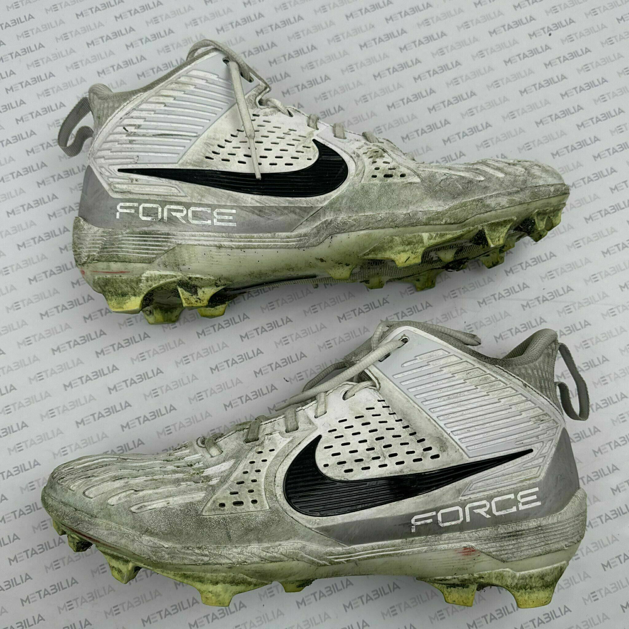 #52 Creed Humphrey Game-Worn Cleats vs Raiders