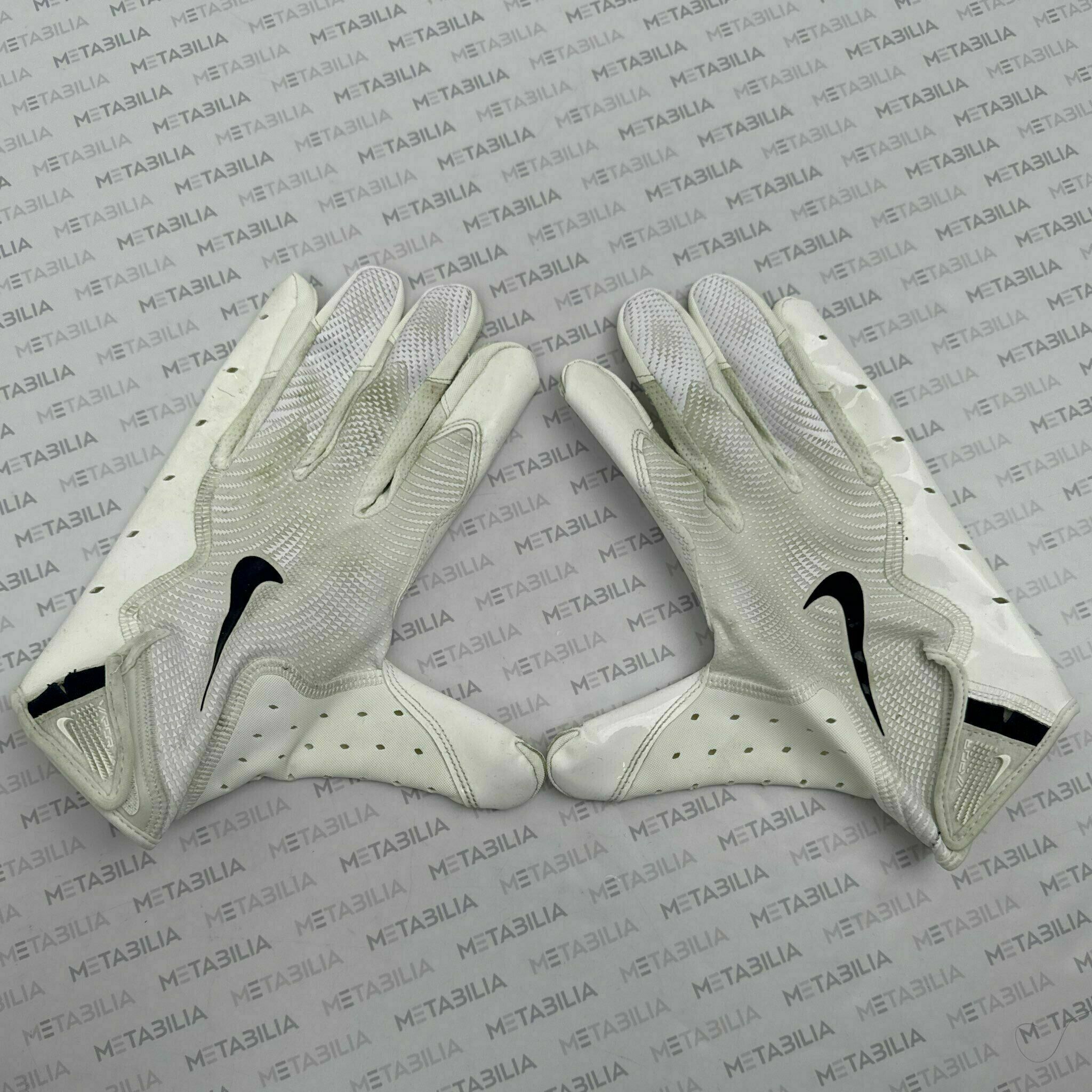 #21 Nick Chubb Game-Worn Gloves vs PIT